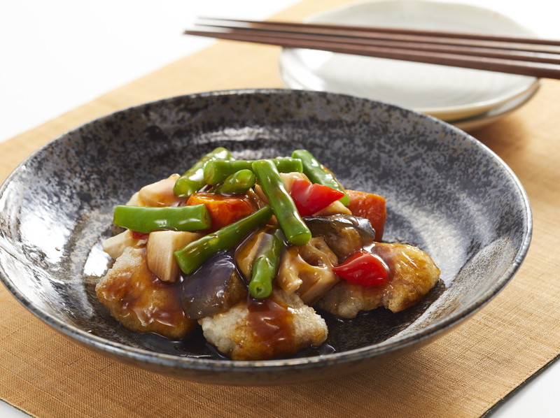 【逸品おかず】揚げ鱈(タラ)と素揚げ野菜の黒酢あんかけ