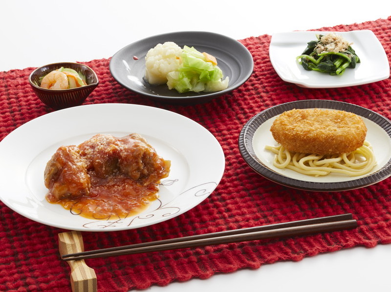 チキントマトソースとクリーミーコロッケ