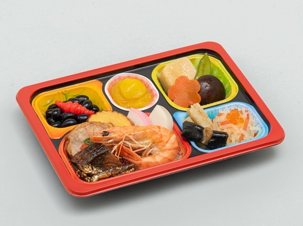 新春のお祝い膳1300円（税込）　おせちに近い盛り合わせを再現し、お正月気分を味わっていただける一品です！